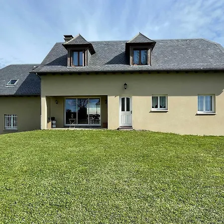 L'oustal D'aubrac Holiday home Le Nayrac